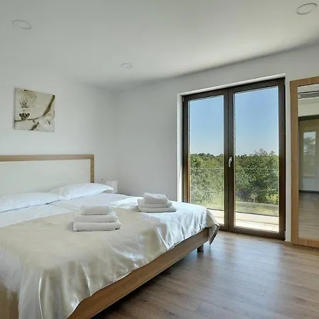度假居 Villa Ruzica 沃德年